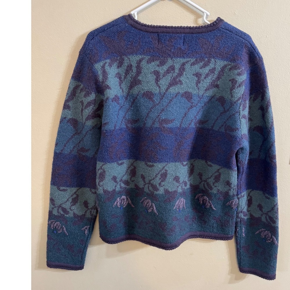Vintage 💜💙Tally-Ho 100% Wool Cardigan Sweater Medium Blue Floral Knit Hong Kon - Picture 4 of 7